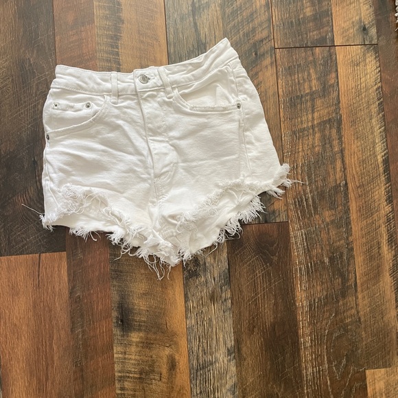 Zara high rise white denim shorts - Picture 2 of 6